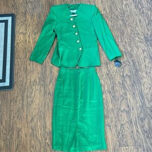 NWT 🏷️ KASPER vintage Green 2-piece suit SIZE 4
